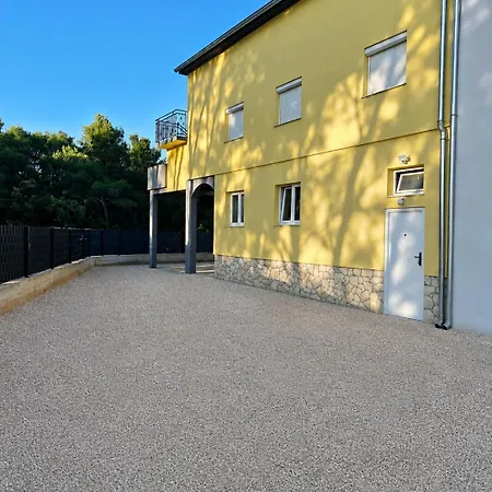 Eis Apartment