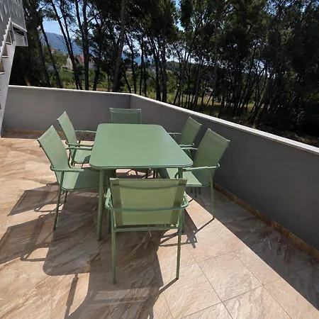 Eis Apartment *